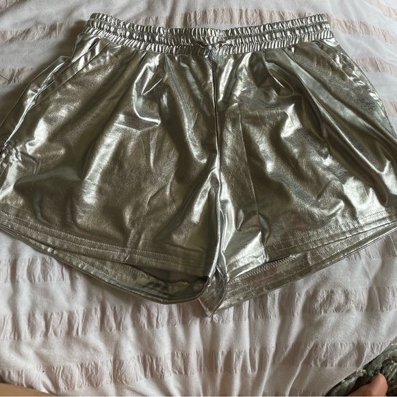 Silver shorts has pockets and string to tie - Picture 2 of 3